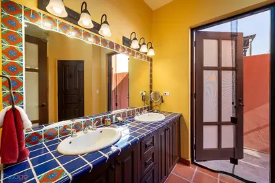 Un baño de Welcome to Casa Sonrisas, charming and peaceful