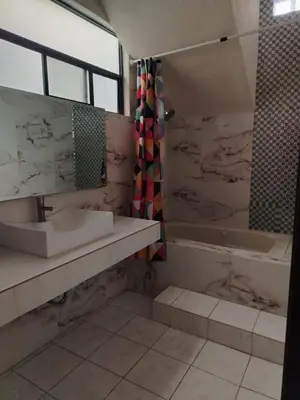 Un baño de Well located residence south of Saltillo