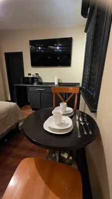 Una cocina o zona de cocina en Luxury Suites Hong Kong a 100 mts del consulado