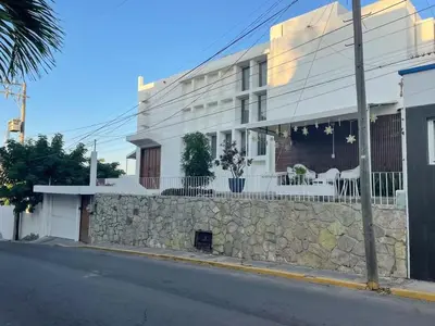 Edificio en el que se encuentra la habitación en casa particular