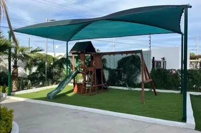 Zona de juegos infantil en New ground floor apartment, very comfortable and excellent location