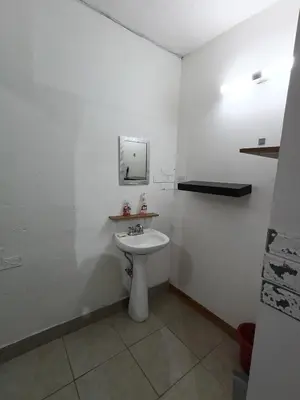 Un baño de Departamento cerca del aeropuerto