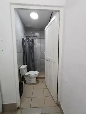 Un baño de Departamento cerca del aeropuerto