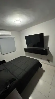 Una televisión o centro de entretenimiento en Bonita casa de lujo