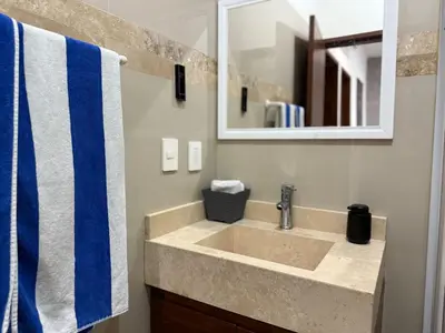 Un baño de Alojamiento en Zona Dorada Cerca de la Playa