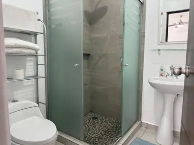 Un baño de Alojamiento Cerca de la Playa en Cerritos