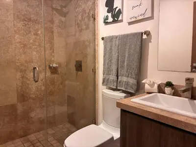 Un baño de Alojamiento sobre el Malecon con Bonitas Vistas