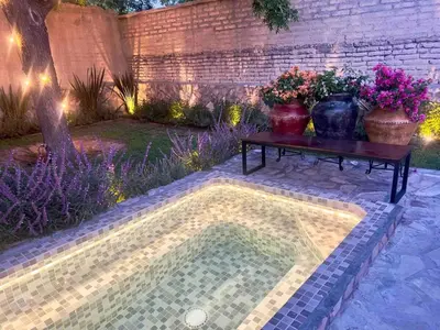 Jardín al aire libre en Casa del Nogal in the heart of Pueblo Mágico