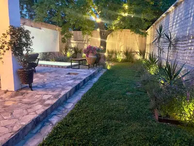 Jardín al aire libre en Casa del Nogal in the heart of Pueblo Mágico