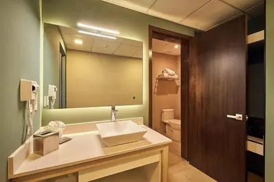 Un baño de Wyndham Garden Saltillo