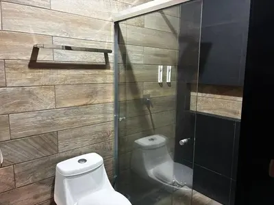Un baño de Depa Frente al Parque Central, Excelente Ubicacion