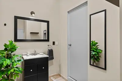 Un baño de Historic Center Loft with AC and Private Parking