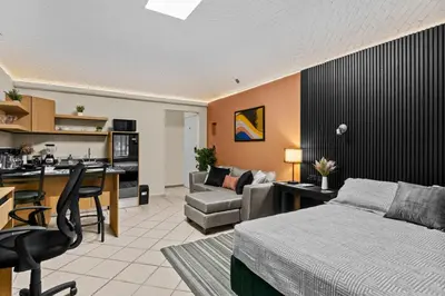 Una cocina o zona de cocina en Historic Center Loft with AC and Private Parking