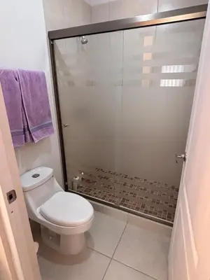 Un baño de Residencia Flores