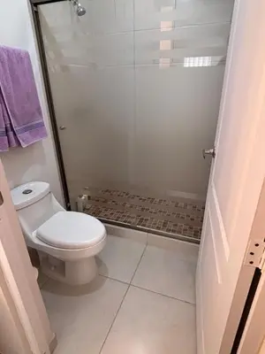 Un baño de Residencia Flores