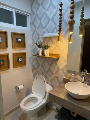Un baño de Casa amueblada a 5 minutos de la playa