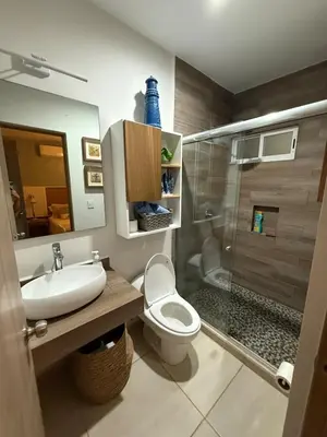 Un baño de Casa amueblada a 5 minutos de la playa