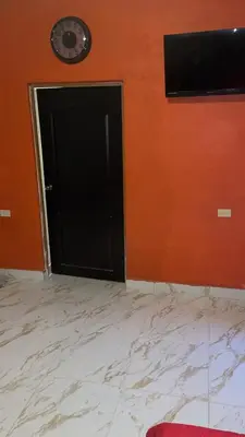 Una televisión o centro de entretenimiento en Hospedajes Evelin