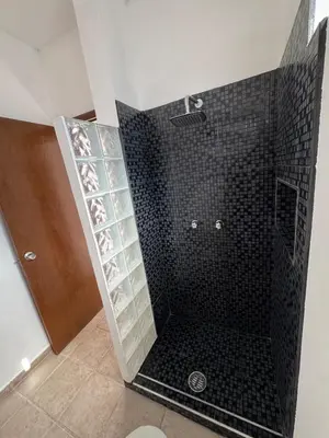 Un baño de Departamento Moderno y Centrico check in autonomo no necesitas llaves