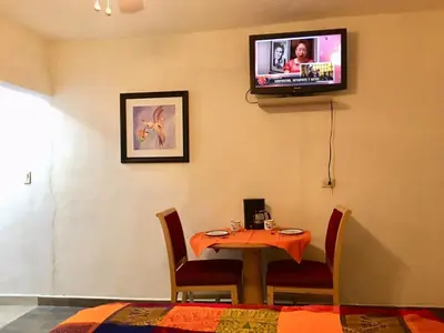 Una televisión o centro de entretenimiento en Casa de la Higuera in Pueblo Mágico, Room 3