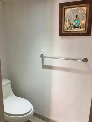 Un baño de Nice air-conditioned studio in a magical village