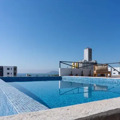 Apartment Near the Beach with Rooftop Pool