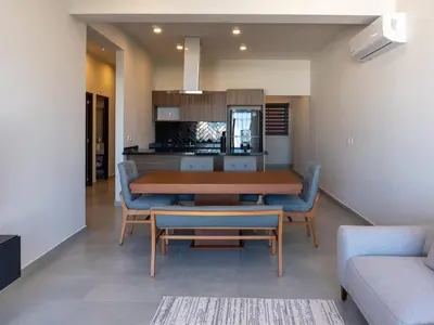 Plano de Spacious Apartment with Rooftop Pool near Malecon