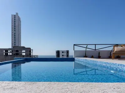 Plano de Spacious Apartment with Rooftop Pool near Malecon