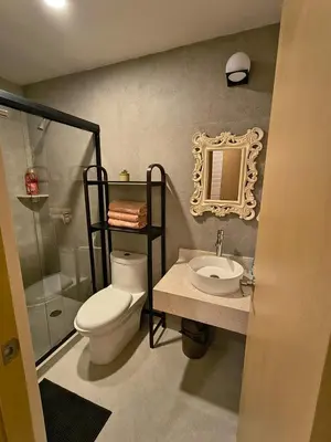 Un baño de 102 Un Modern Living