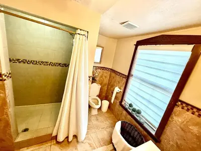 Un baño de Residence -Casa Roque- 10 min from the consulate