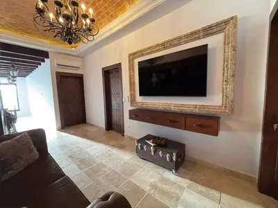 Una televisión o centro de entretenimiento en Casa María, Elegant Modern Retreat with Private Pool
