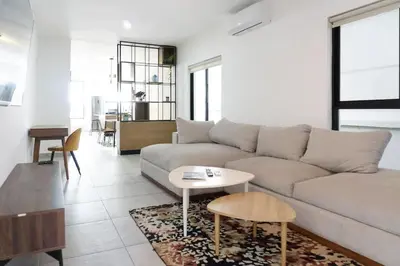 Plano de Spacious apartment with private pool by Malecon