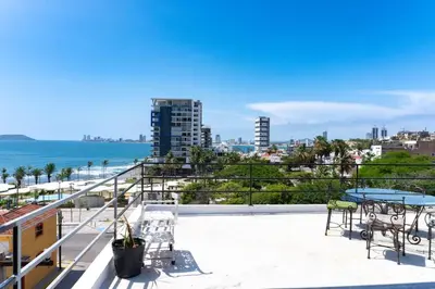 Plano de Spacious apartment with private pool by Malecon