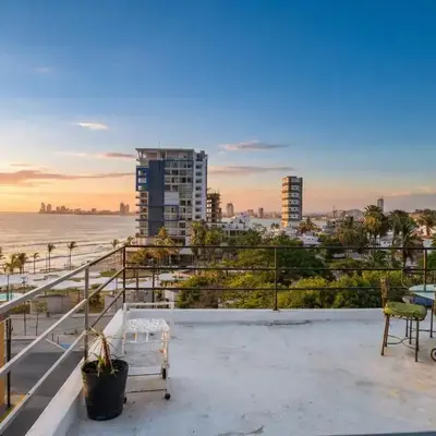 Spacious apartment with private pool by Malecon