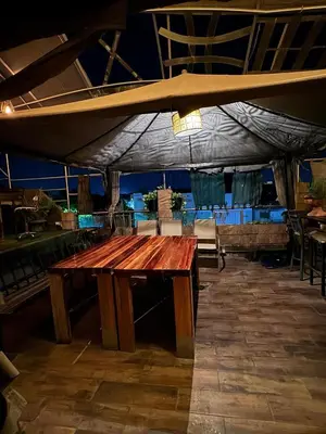 Un restaurante o sitio para comer en Loft Mezzanine Mansion Fabulous 2 levels