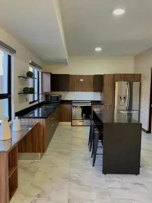 Una cocina o zona de cocina en Hermosa Residencia Moderna a 3 min del Consulado Americano