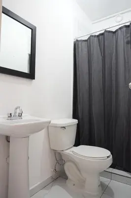 Un baño de Lindos Loft