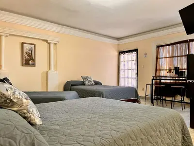 Cama o camas de una habitación en Habitaciónes Las Palmeras