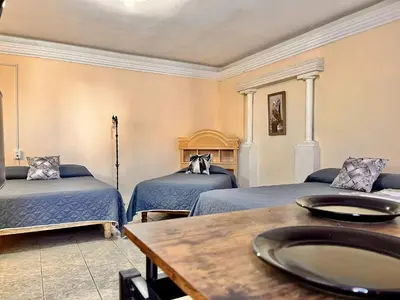 Cama o camas de una habitación en Habitaciónes Las Palmeras