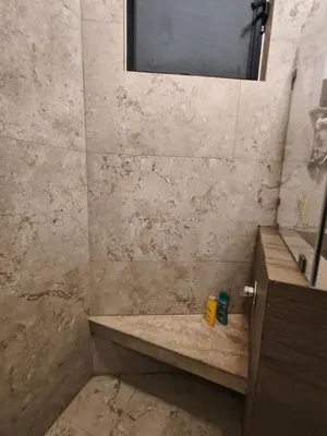 Un baño de Loft moderno y acogedor
