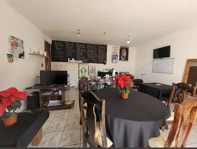 Una televisión o centro de entretenimiento en Habitaciones Comfort Centricas Durango