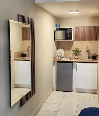 Una cocina o zona de cocina en New and Fully-equipped Ground Floor Apartment