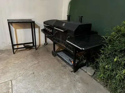 Plano de Depto para 5 cerca de aeropuerto Cocina amplia AC