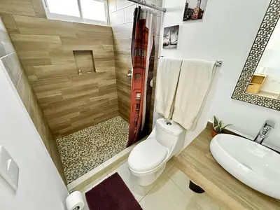 Un baño de Almarena Casa familiar para descansar y relajarse