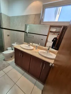 Un baño de Horizon Azul Pacifico Lujo frente Playa y Malecón