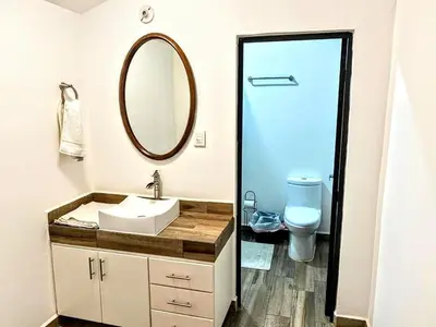 Un baño de Casa azul Marino
