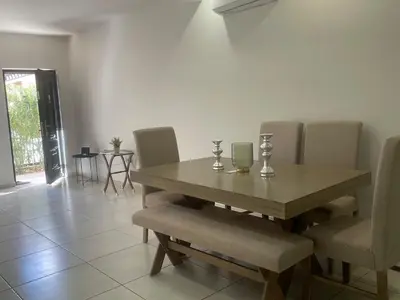 Zona de estar de Casa 49i Condominio cerca del aeropuerto y consulado
