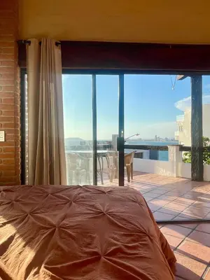 Plano de Estudio con Vista Espectacular al Mar y Terraza Privada