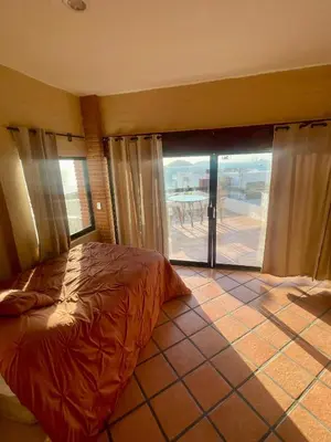 Plano de Estudio con Vista Espectacular al Mar y Terraza Privada