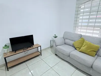 Zona de estar de Casa Equipada, Bien Ubicada, Cerca Fiscalia